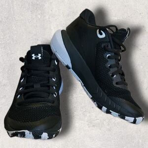 UNDER ARMOUR BLACK HOVR BREAKTHROUGH BASKETBALL SHOES, SIZE 5 - NEW!